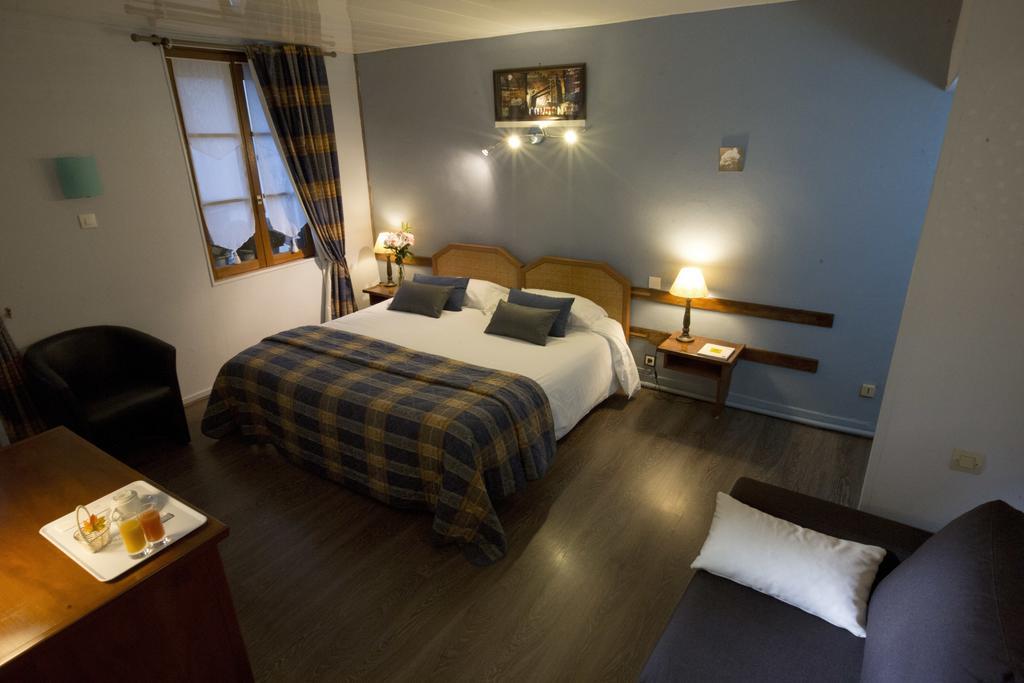 Auberge La Pomme De Pin Hotel Senonches Ruang foto