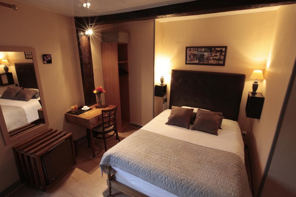 Auberge La Pomme De Pin Hotel Senonches Ruang foto