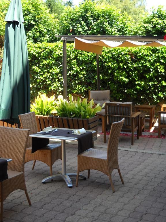 Auberge La Pomme De Pin Hotel Senonches Bagian luar foto