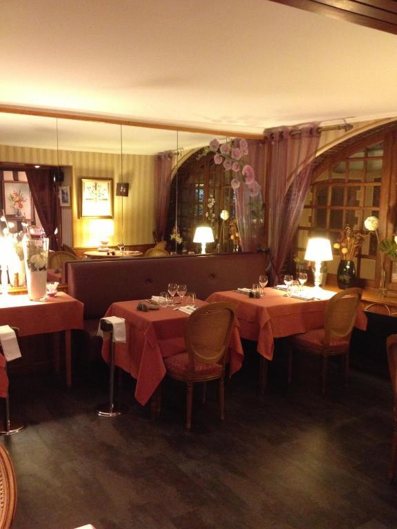 Auberge La Pomme De Pin Hotel Senonches Bagian luar foto