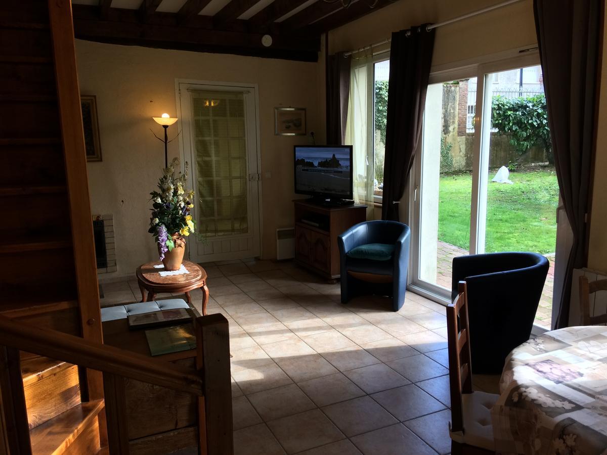 Auberge La Pomme De Pin Hotel Senonches Bagian luar foto